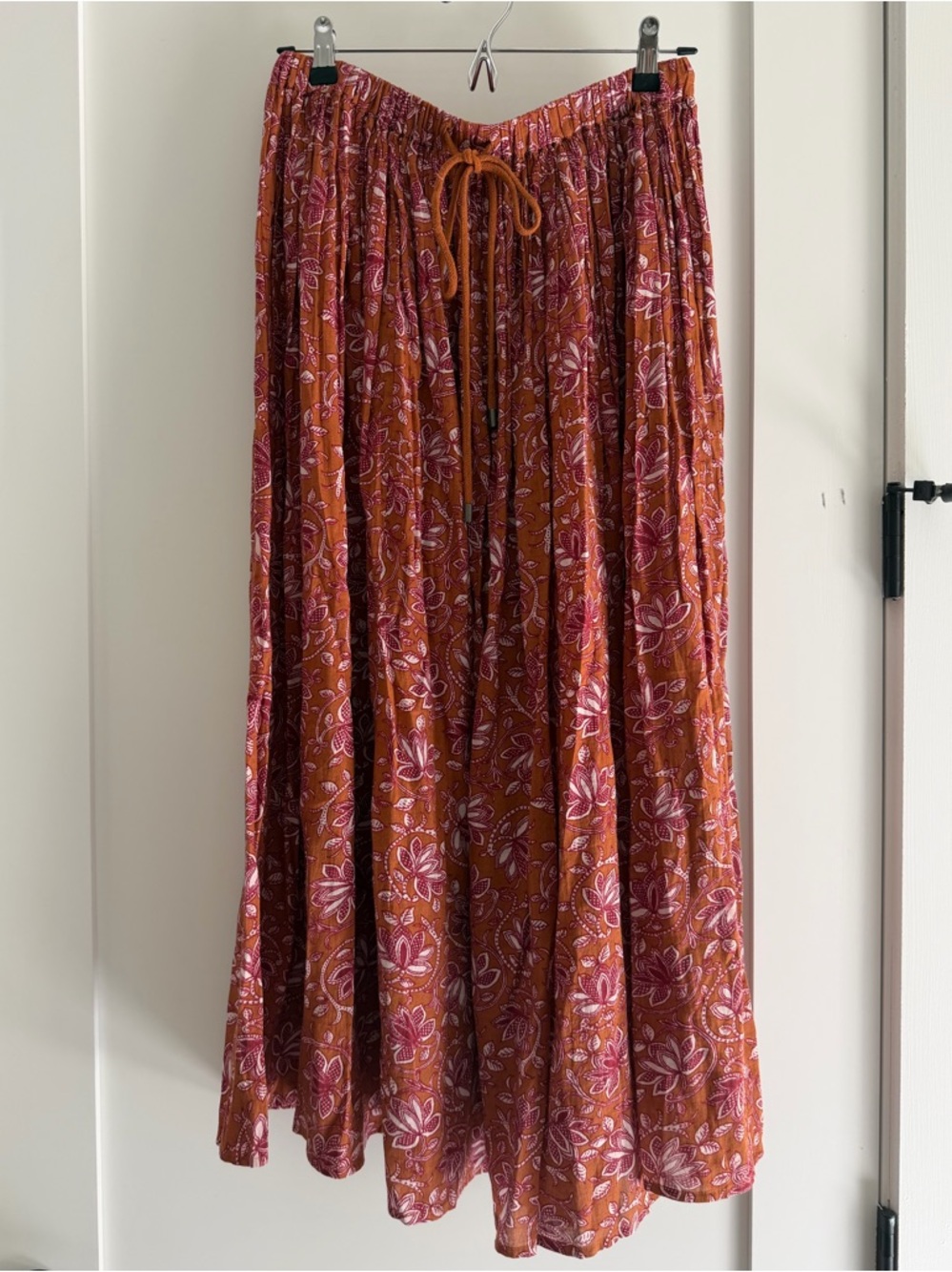 The Great. 100% Cotton Ripple Skirt in Golden Sand Oasis Floral Block Print